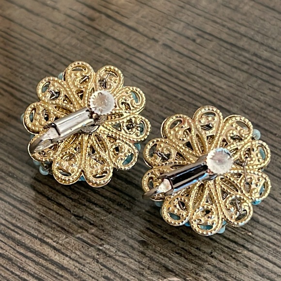 Vintage Japan Blue Flower Seed Bead Screw Back Clip Earrings - Picture 6 of 14